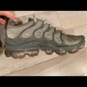 Men’s Sneakers NIKE VAPORMAX Plus Olive